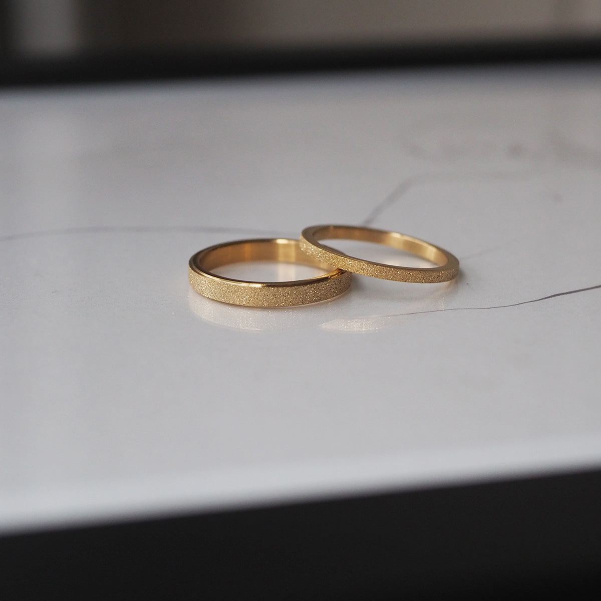 ❁マットリング  ❁ ひねりの効いた、マットリング。 リング 指輪 レディース マット シンプル ごつめ アクセサリー ウェーブ デザイン メタル ファッションリング 波  ウェーブリング ウェーブ マットゴールド マットシルバー ゴールド シルバー 秋 夏 HUG.U – HUG.U（ハグユー）