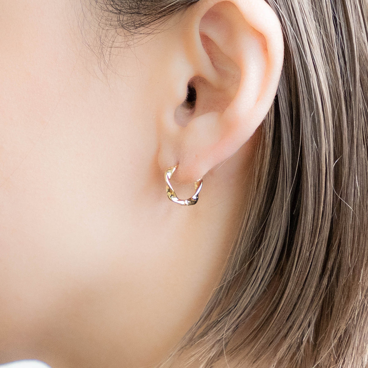 S925 ウェーブフープピアス